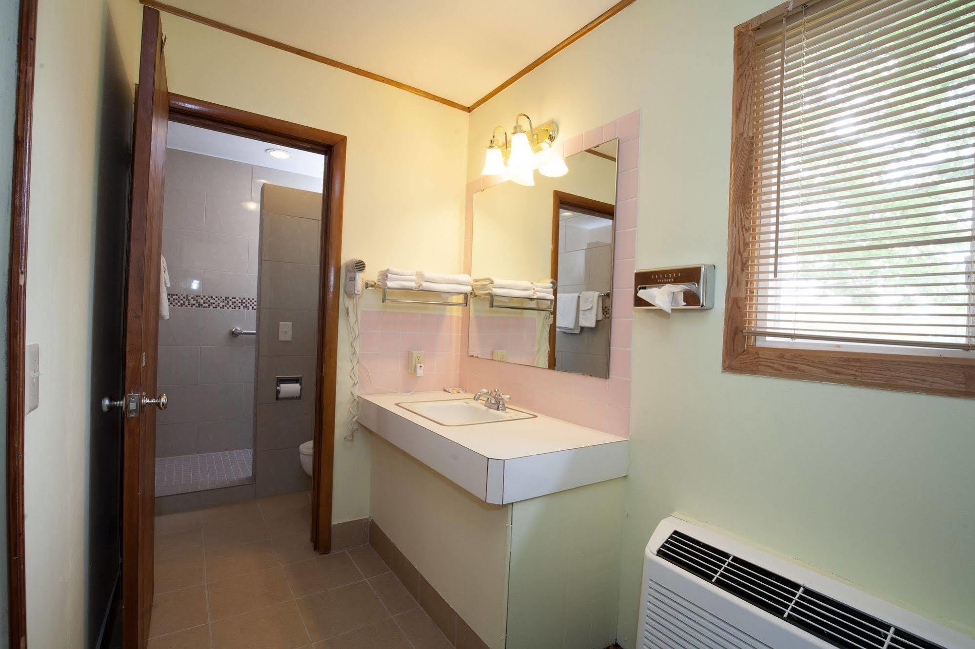 Park Motel Marshfield Экстерьер фото